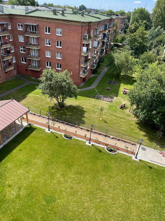 Cls Zentrale City-Wohnung In Hamburg Mit E-Laden Und Tiefgarage, Grosser Balkon, Blick Ueber Hamburg, Parkplatz, Cafe Im Haus, Bushaltestelle Direkt Gegenueber, Flex Check In Kültér fotó